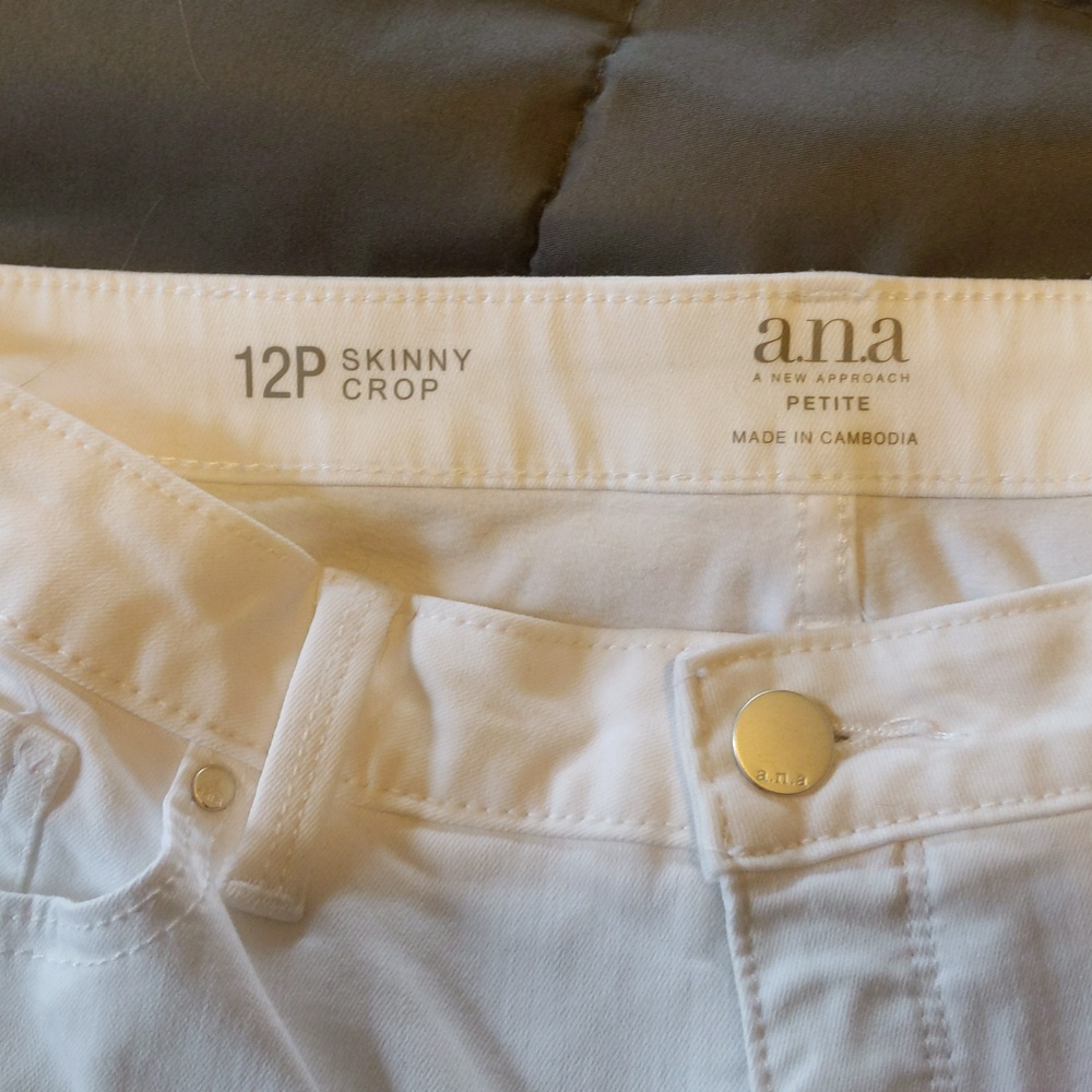 NWT A.N.A petite white denim crops 12P